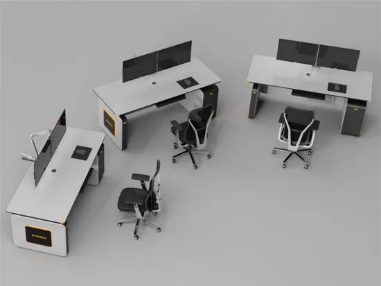 Console della sala di controllo del centro di comando dispacciamento Kesino
